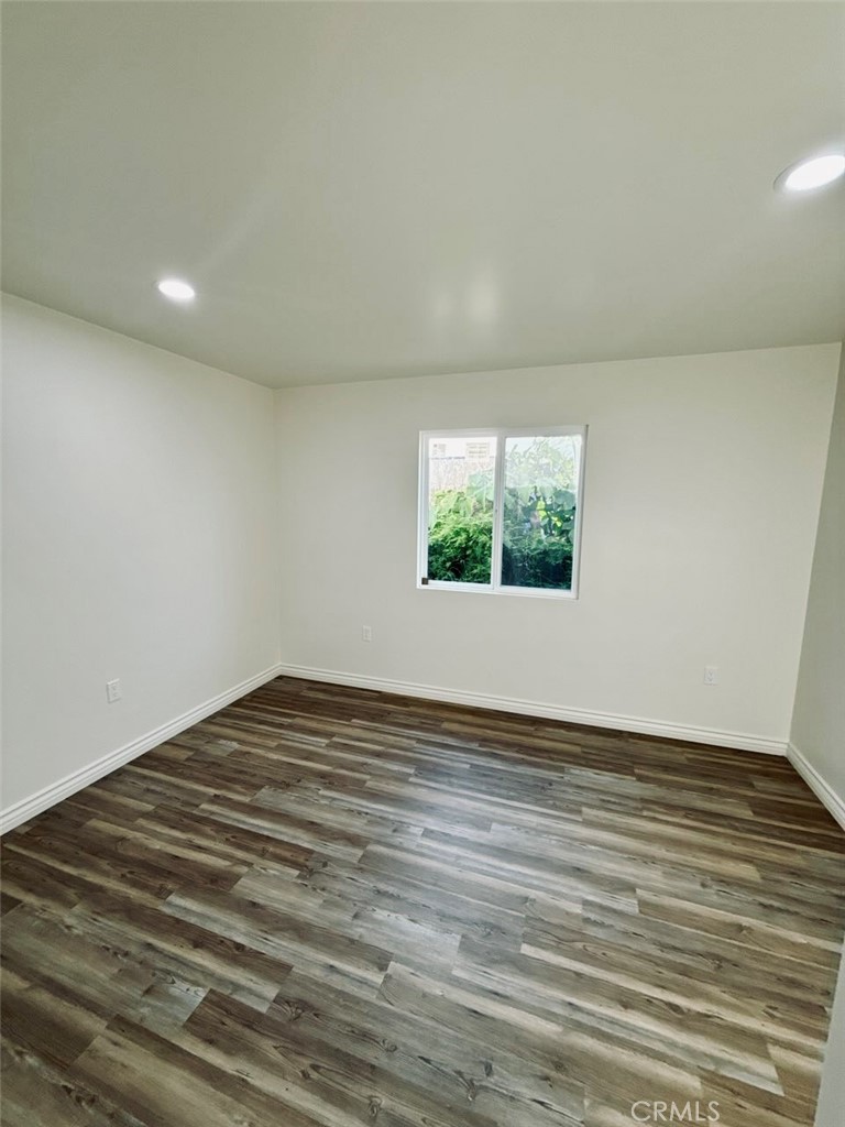 240 54th 1/2 Property Photo 4