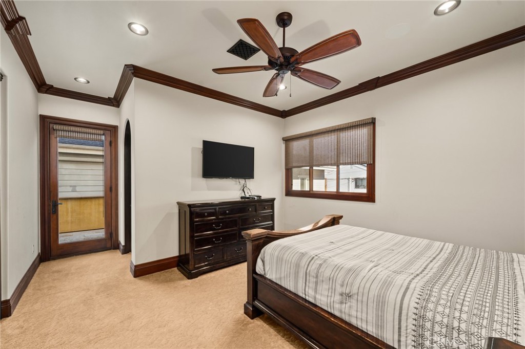 2 60th Place Property Photo 27