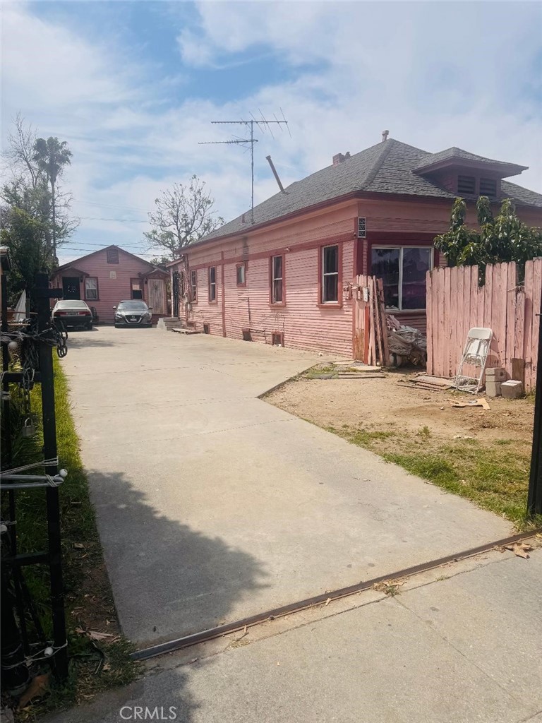 920 E 48th Street Property Photo 1
