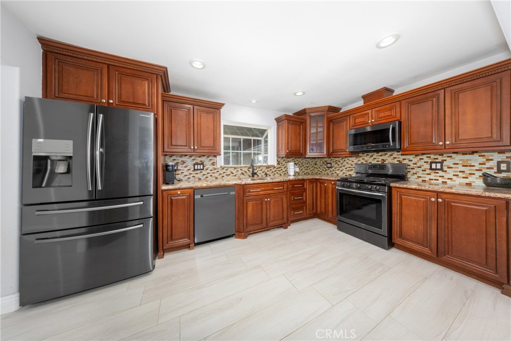 2022 E Linfield Property Photo 5