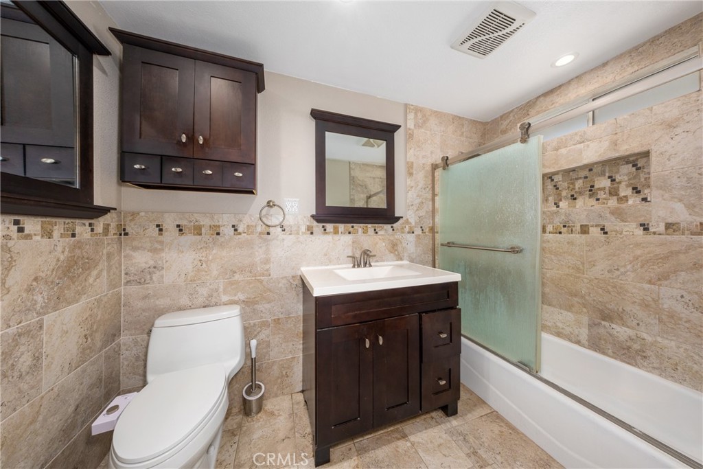 2022 E Linfield Property Photo 17