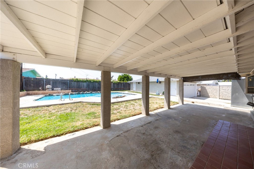 2022 E Linfield Property Photo 19