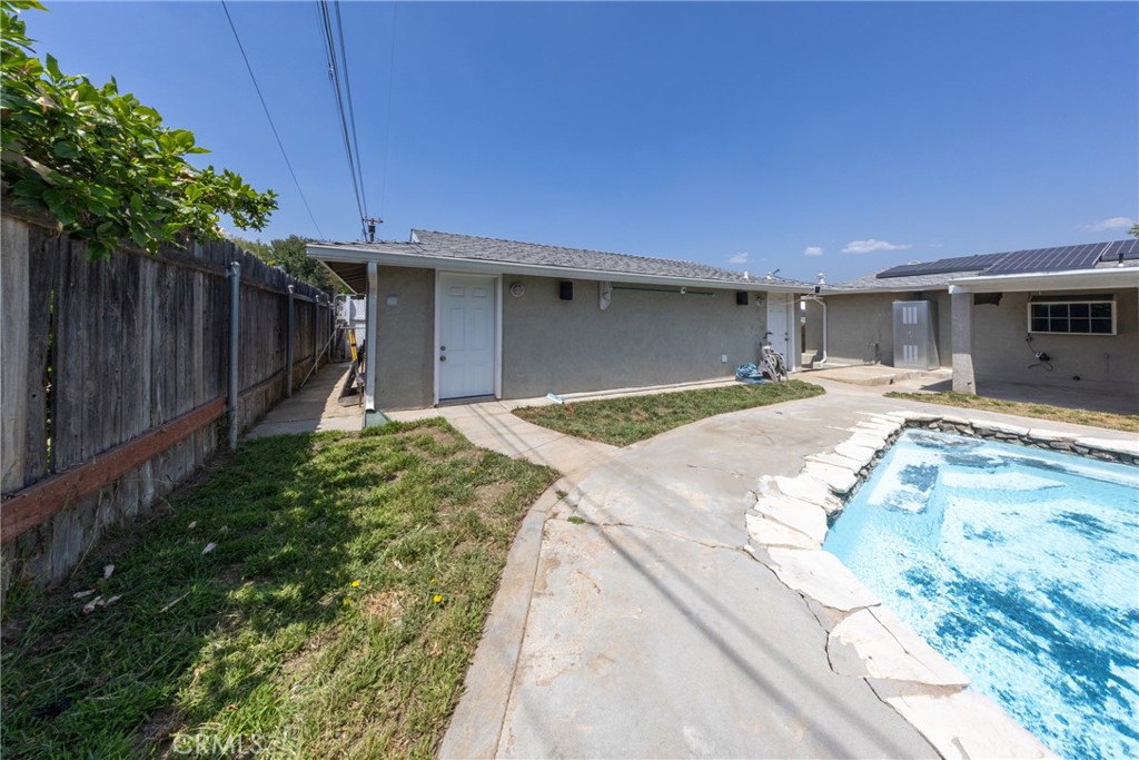 2022 E Linfield Property Photo 23