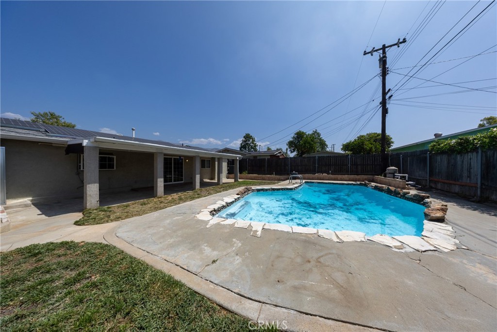 2022 E Linfield Property Photo 25