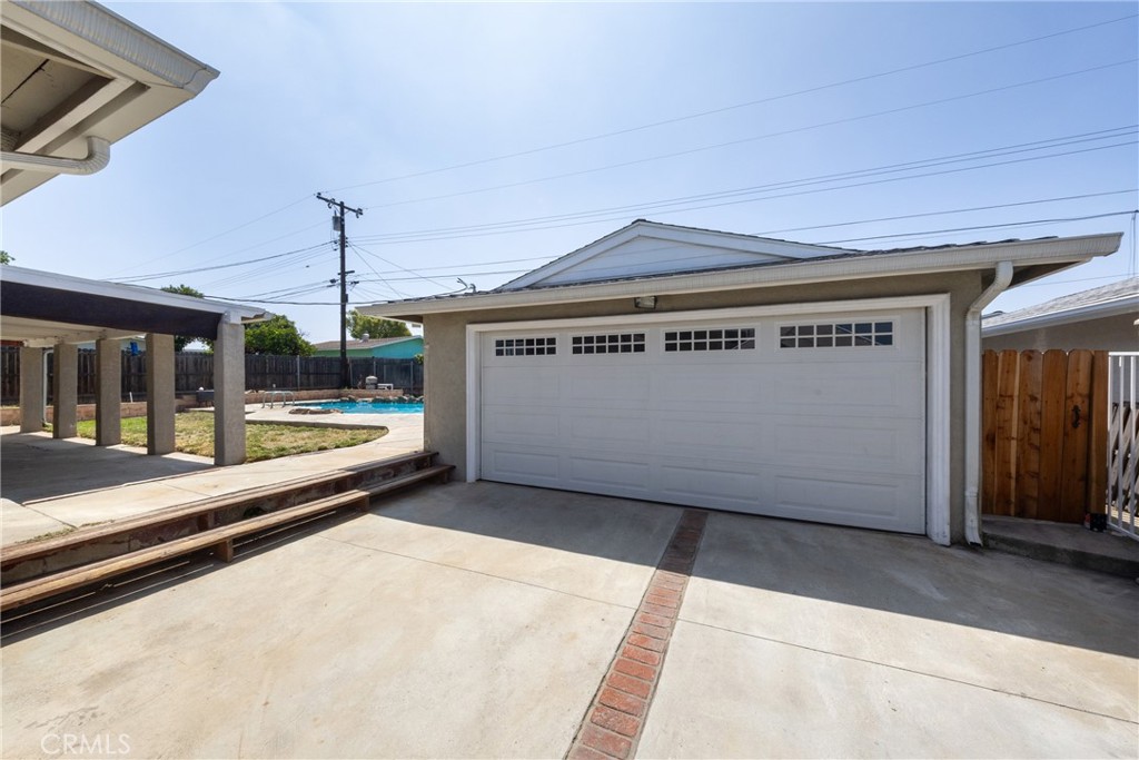 2022 E Linfield Property Photo 27