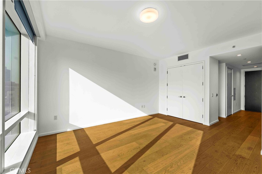 877 Francisco 517 Property Photo 6