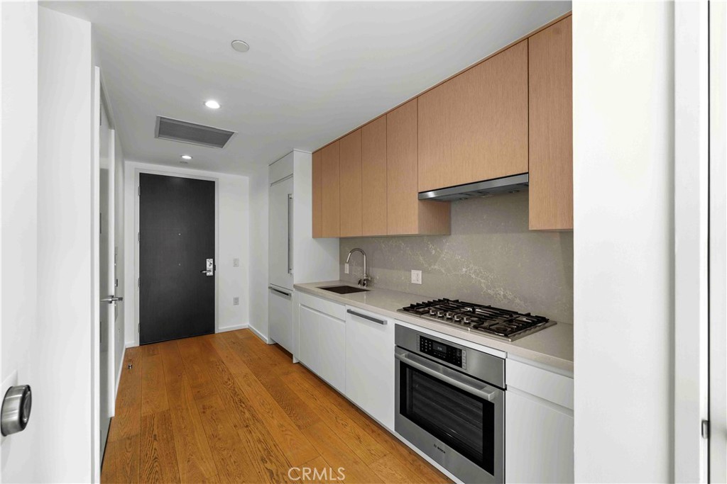 877 Francisco 517 Property Photo 8