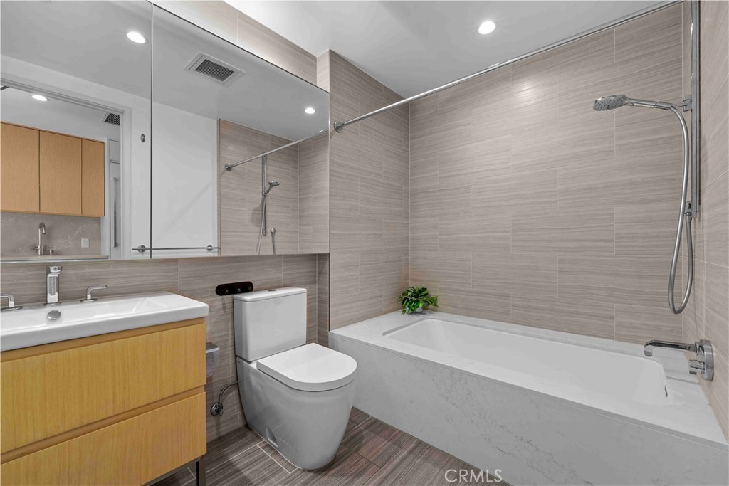 877 Francisco 517 Property Photo 10