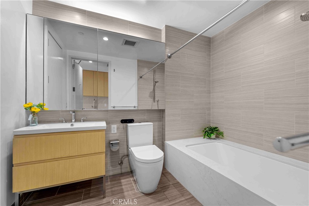 877 Francisco 517 Property Photo 11