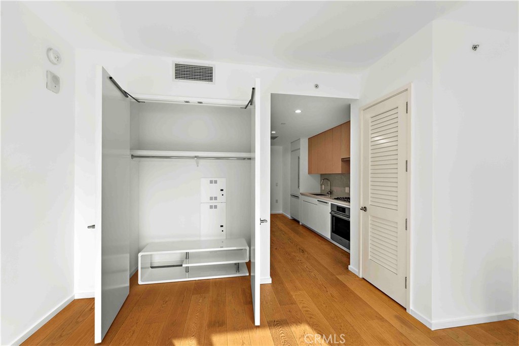 877 Francisco 517 Property Photo 31