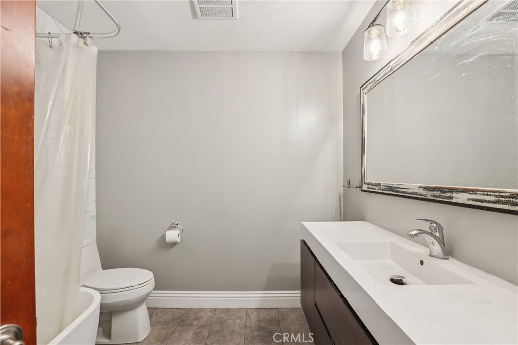 1121 N Olive Drive 211 Property Photo 23