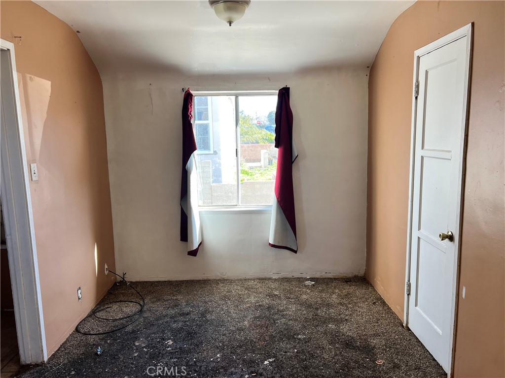 1151 Flora Property Photo 4