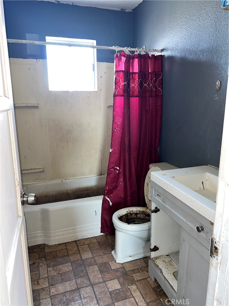 1151 Flora Property Photo 8