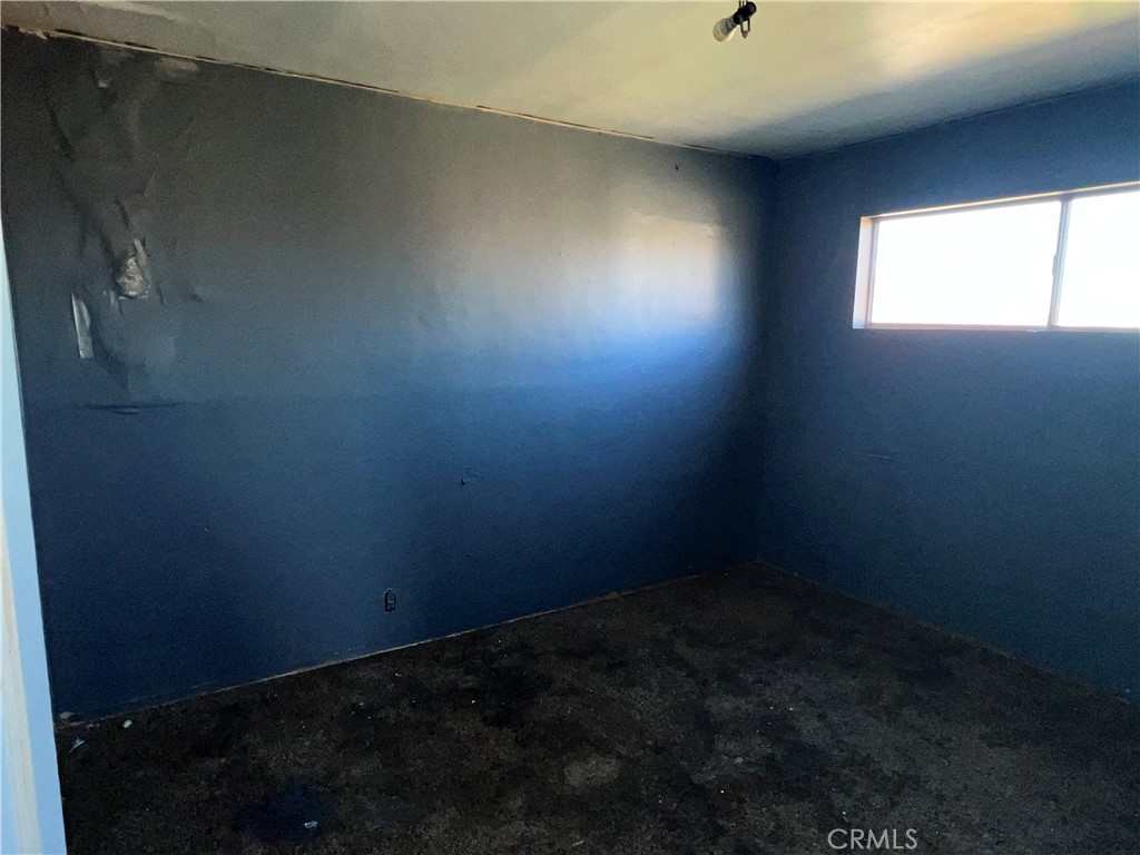 1151 Flora Property Photo 9