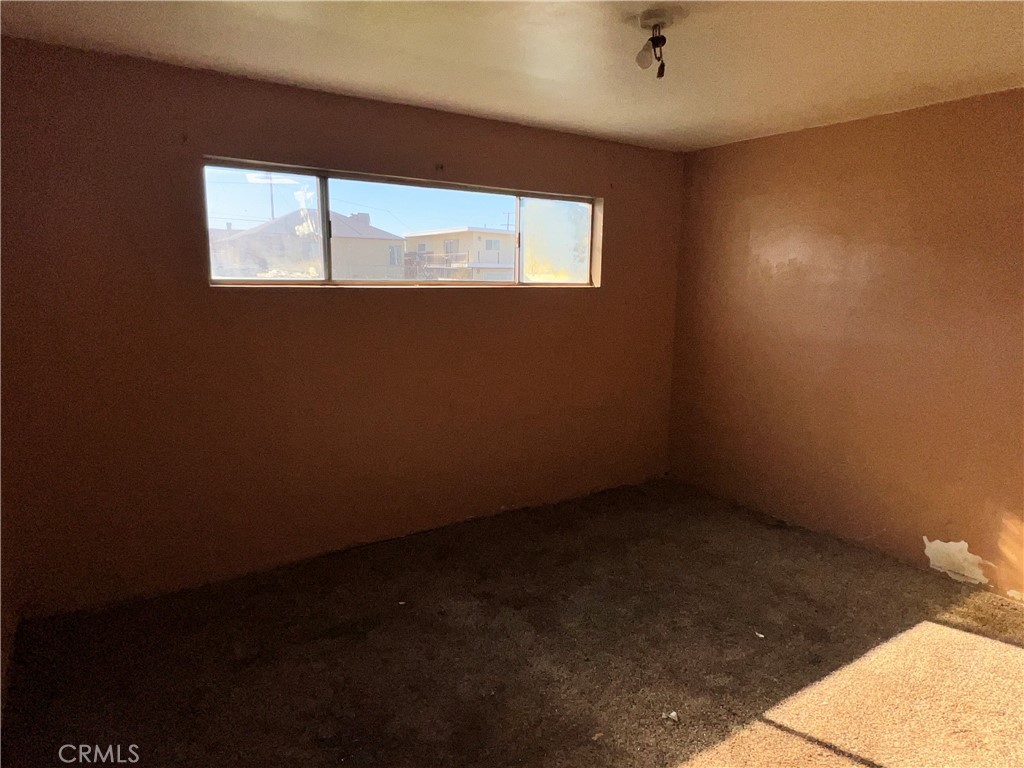 1151 Flora Property Photo 10