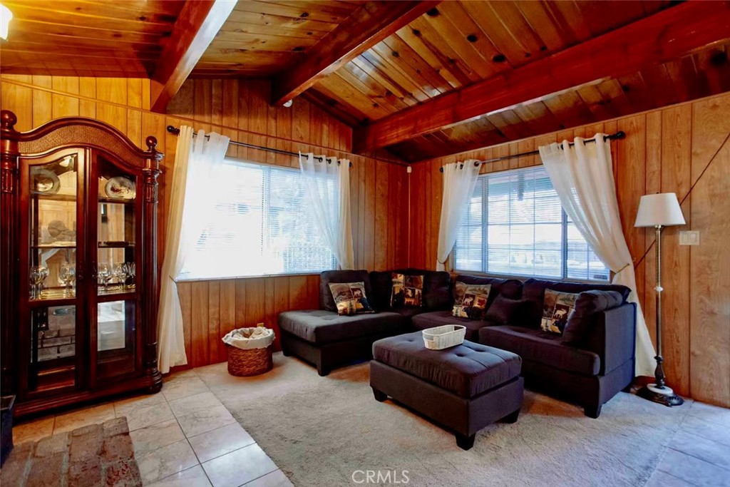 336 W Sherwood Property Photo 4