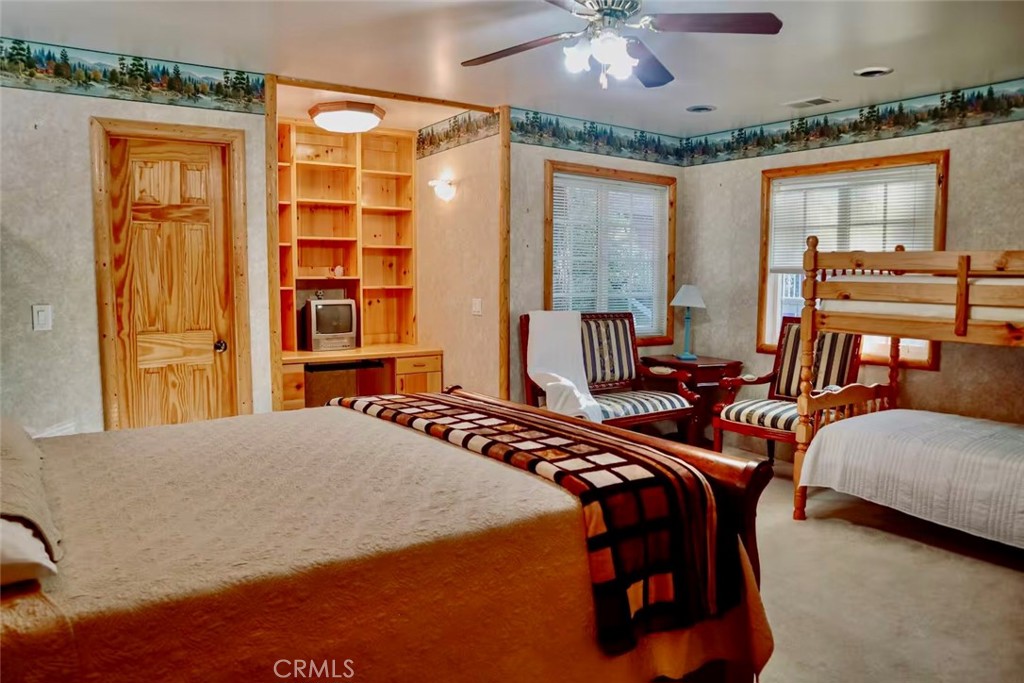 336 W Sherwood Property Photo 4