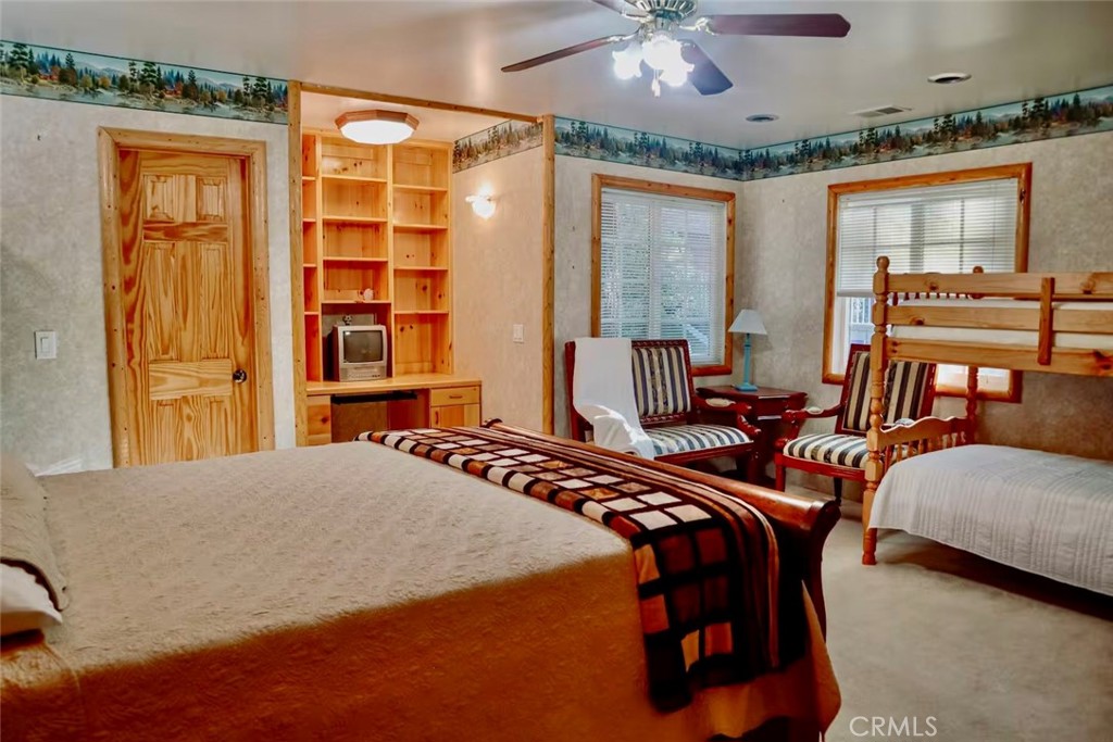 336 W Sherwood Property Photo 4