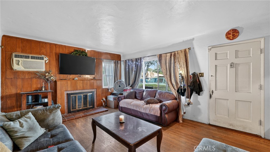223 E Marker Street Property Photo 8