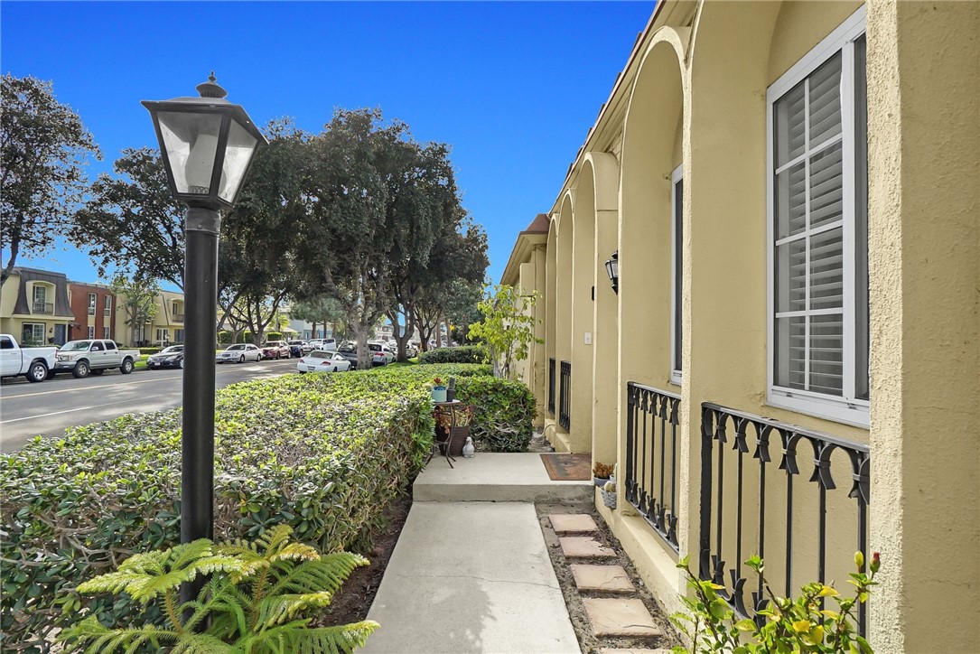 1795 W Glenoaks Avenue Property Photo 4