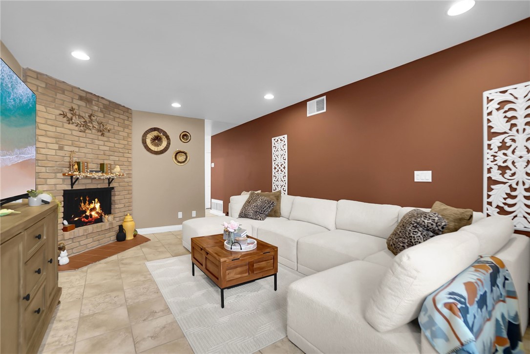 1795 W Glenoaks Avenue Property Photo 7