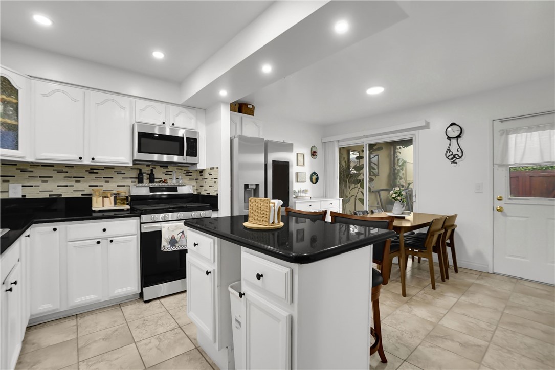 1795 W Glenoaks Avenue Property Photo 10