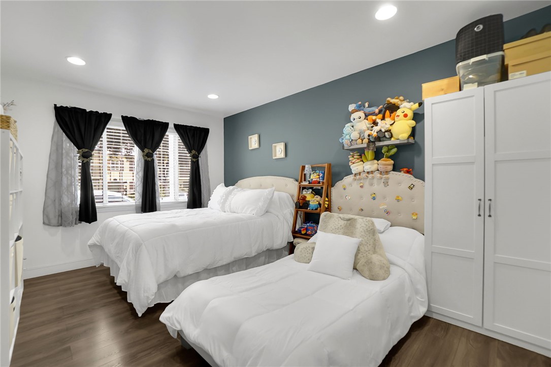 1795 W Glenoaks Avenue Property Photo 23