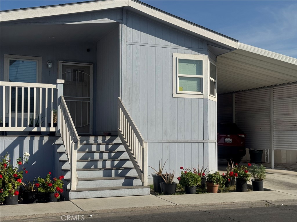 10550 Dunlap Crossing Property Photo 1