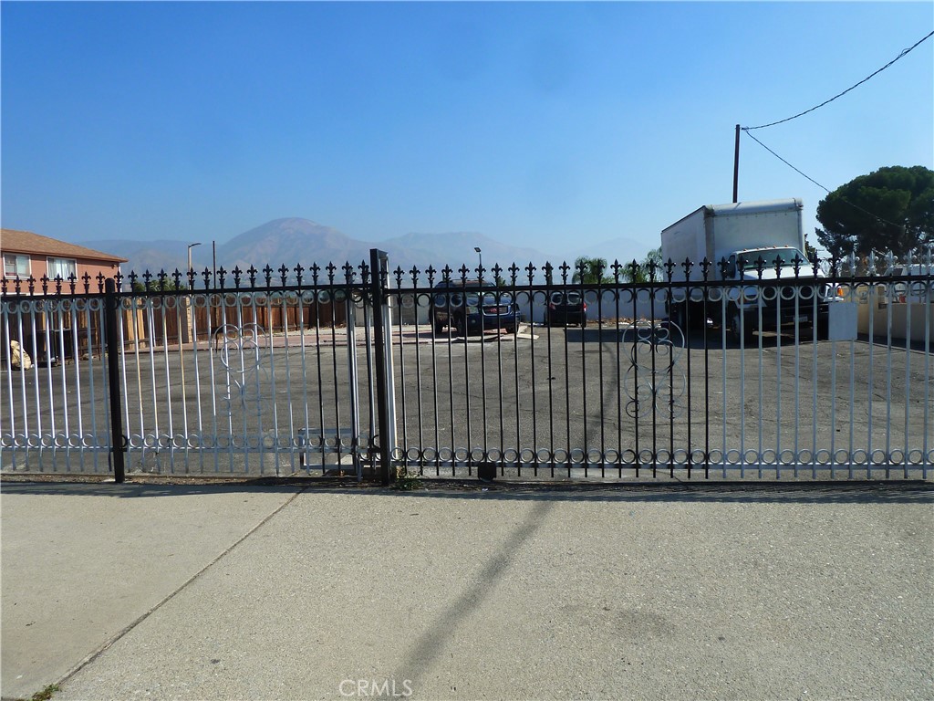 3119 N Golden Property Photo 1