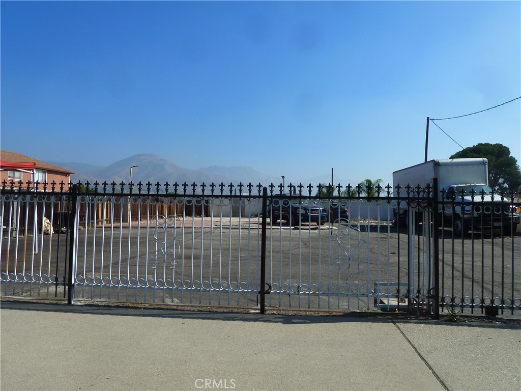 3119 N Golden Property Photo 2