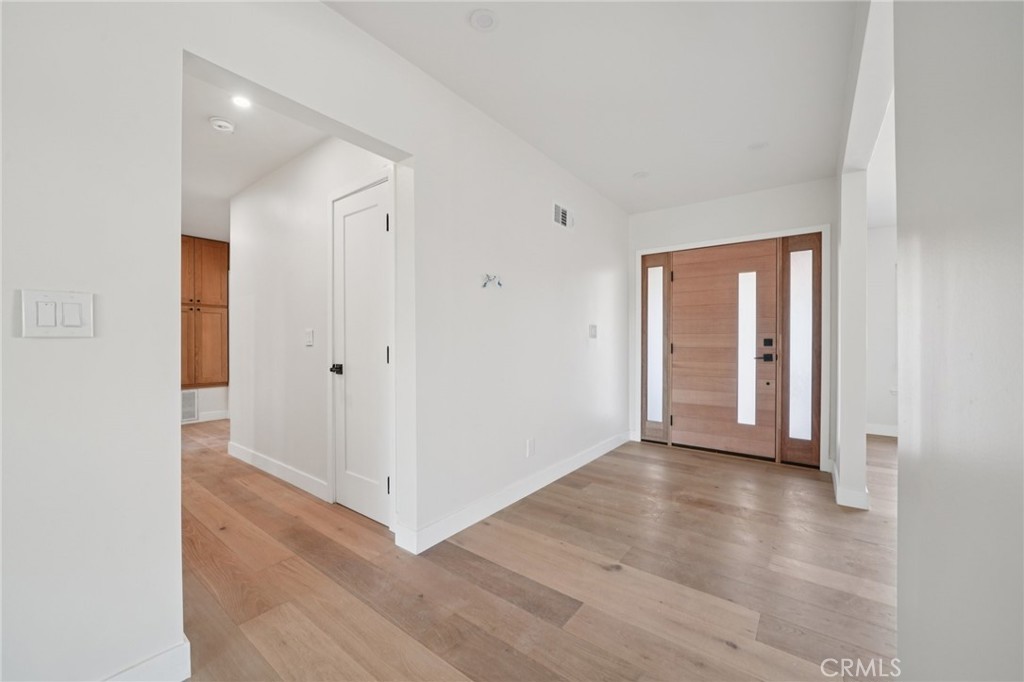 1098 Syracuse Property Photo 8
