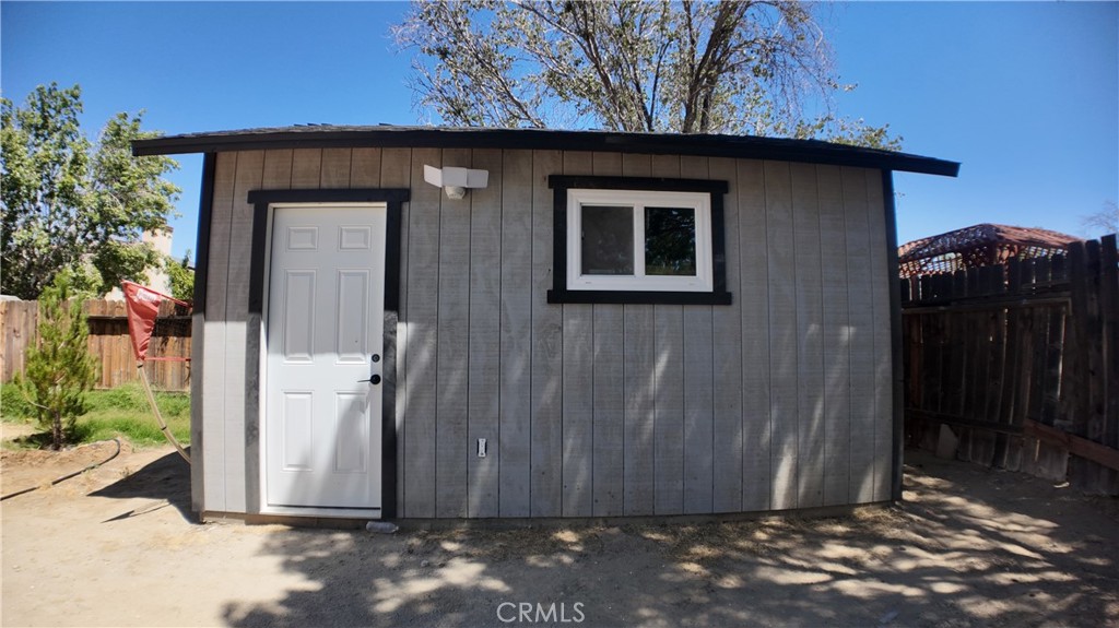 2335 Langhorn Property Photo 14