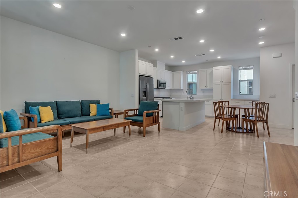 509 Tamarind Way B Property Photo 1