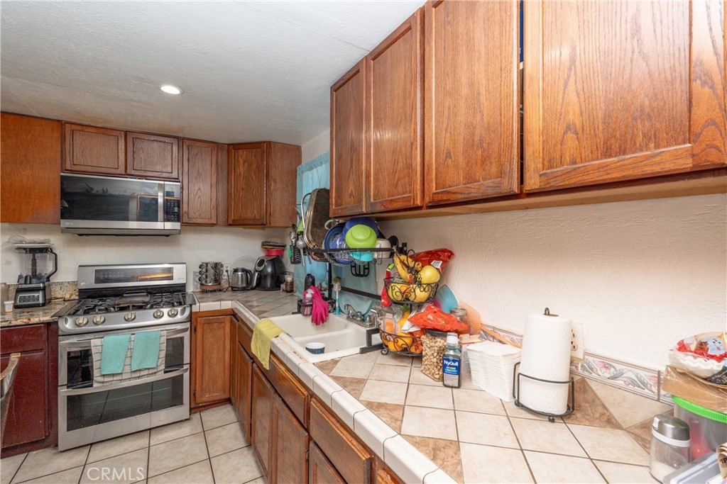 811 S Gage Avenue Property Photo 6