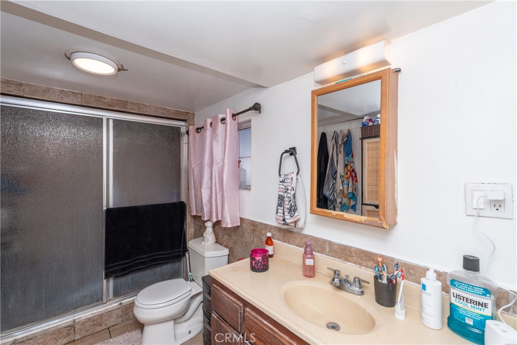 811 S Gage Avenue Property Photo 8