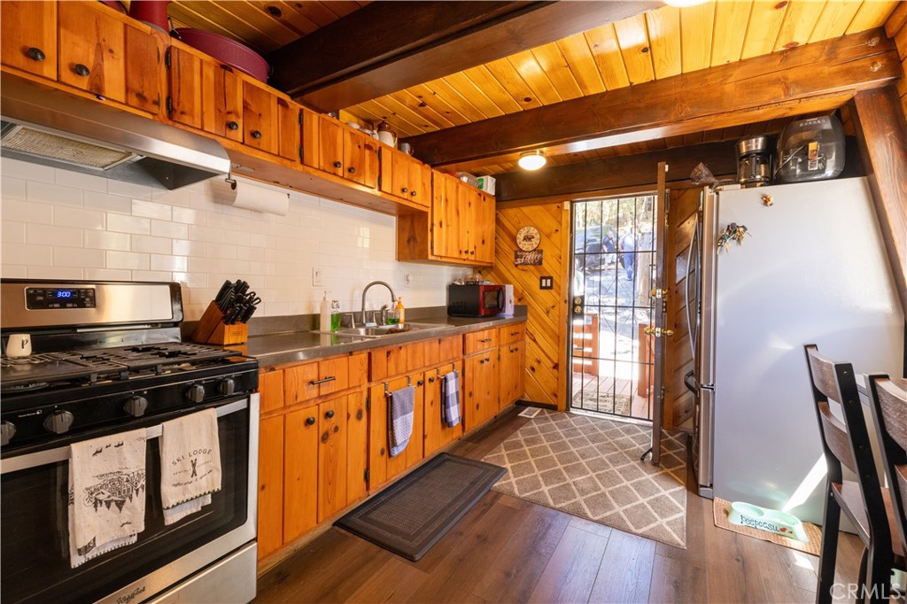 2476 Elko Property Photo 8