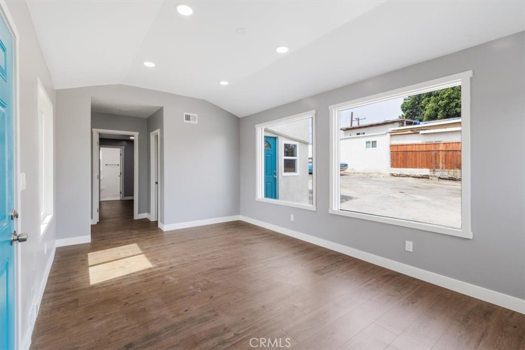 1521 N Bonnie Beach Property Photo 8