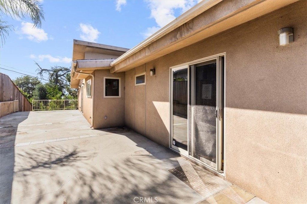 2377 Silver Ridge Avenue Property Photo 12