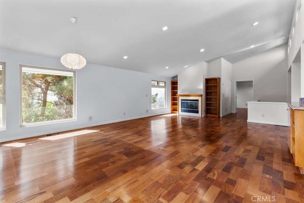 2377 Silver Ridge Avenue Property Photo 15