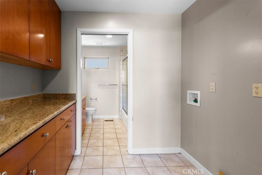 2377 Silver Ridge Avenue Property Photo 24