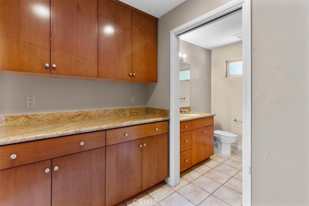 2377 Silver Ridge Avenue Property Photo 25