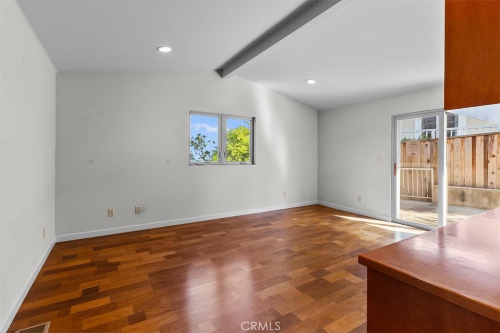 2377 Silver Ridge Avenue Property Photo 28