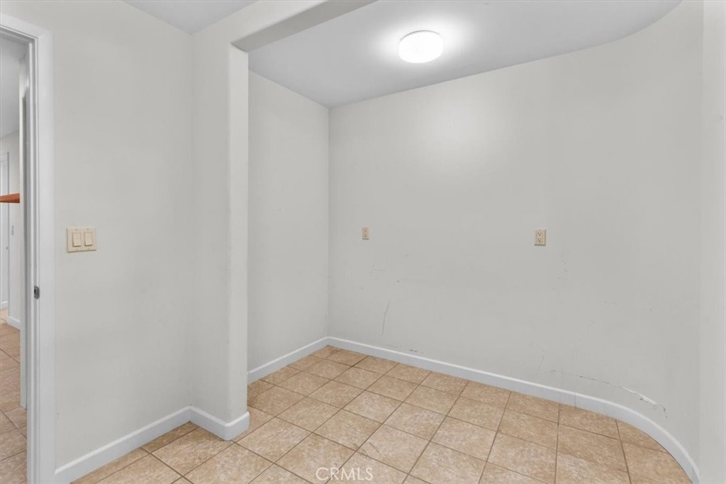 2377 Silver Ridge Avenue Property Photo 38