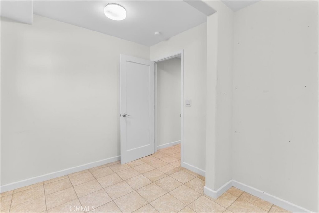 2377 Silver Ridge Avenue Property Photo 39