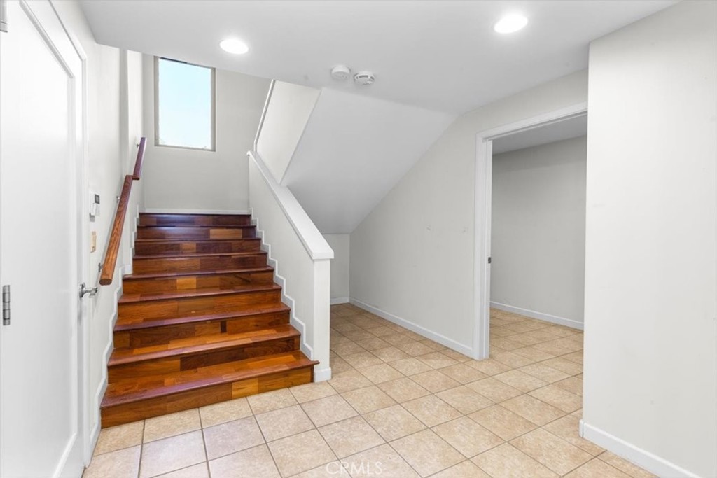 2377 Silver Ridge Avenue Property Photo 44