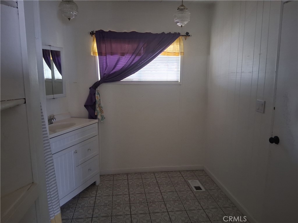 15252 Seneca Rd 1 Property Photo 2