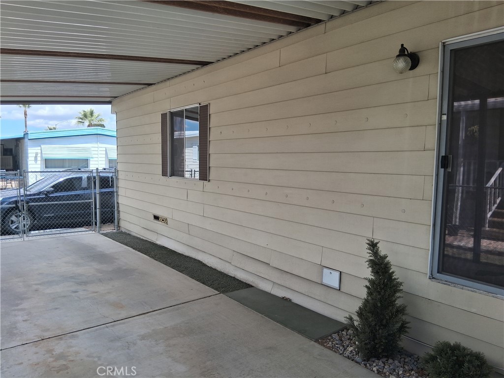 15252 Seneca Rd 1 Property Photo 3