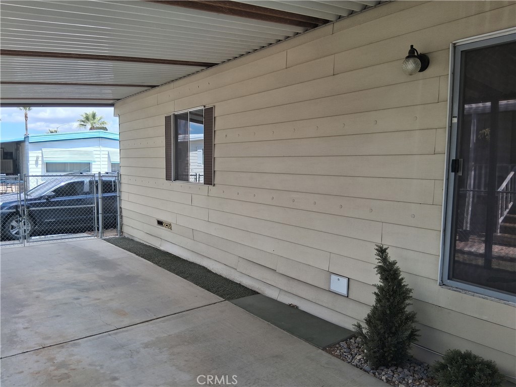 15252 Seneca Rd 1 Property Photo 3