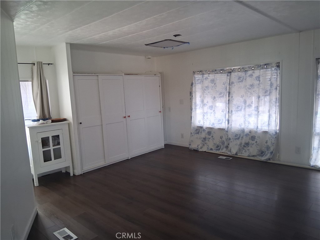 15252 Seneca Rd 1 Property Photo 9