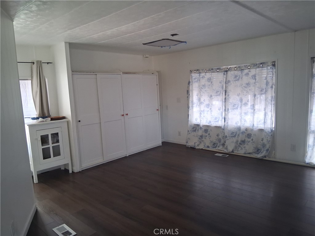 15252 Seneca Rd 1 Property Photo 9
